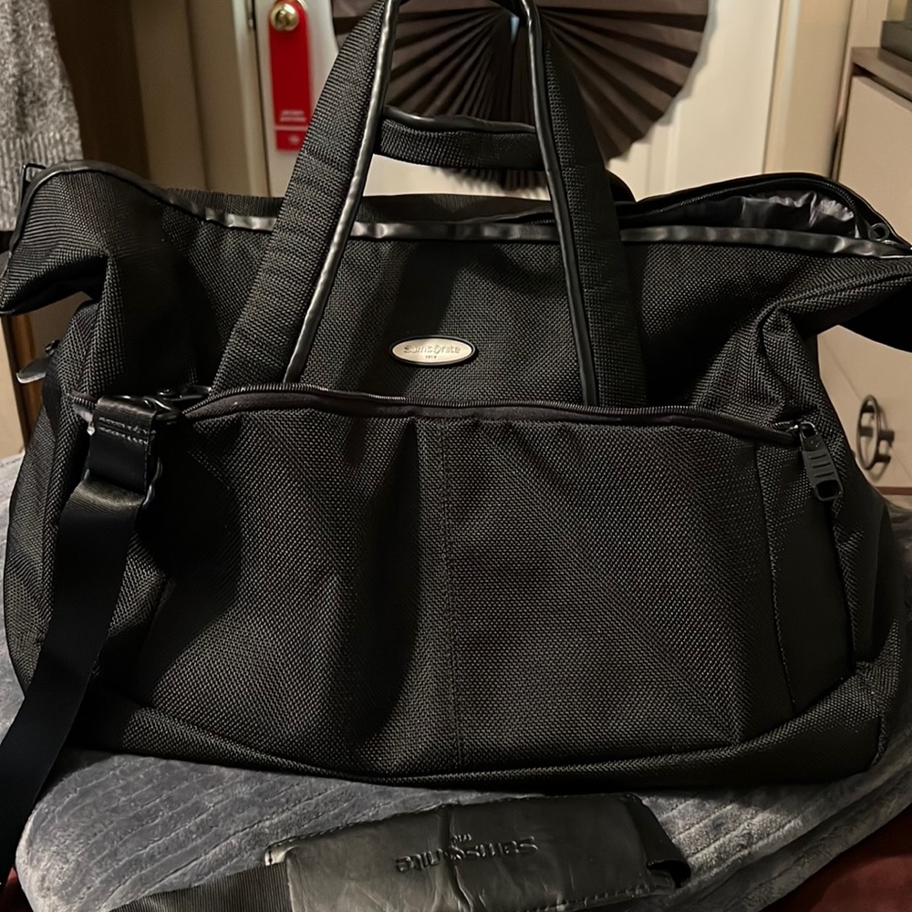 EUC SAMSONSITE CARRY ON DUFFEL